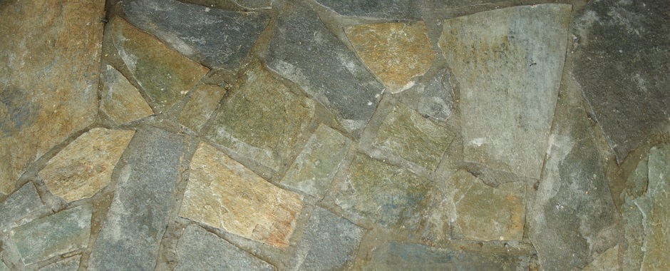 Φυσικό ακανόνιστο πέτρωμα Καρύστου